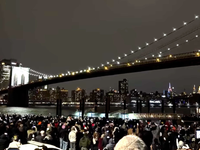 Ľudia čakali na ohňostroj v mrazoch, no prišiel len šok