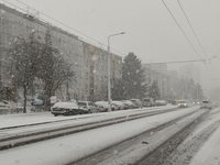 Husté sneženie spôsobilo množstvo problémov na cestách. Meškali aj autobusy