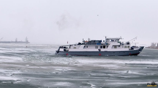Rieky zamŕzajú. Úrady pripravujú ľadoborce