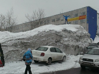 Na Kamčatke nasnežilo až 3 metre snehu, záveje siahajú po druhé poschodie