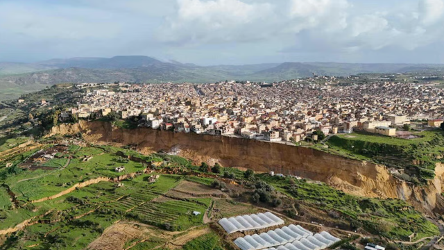 Domy na kraji útesu: Situácia na Sicílii je vážna