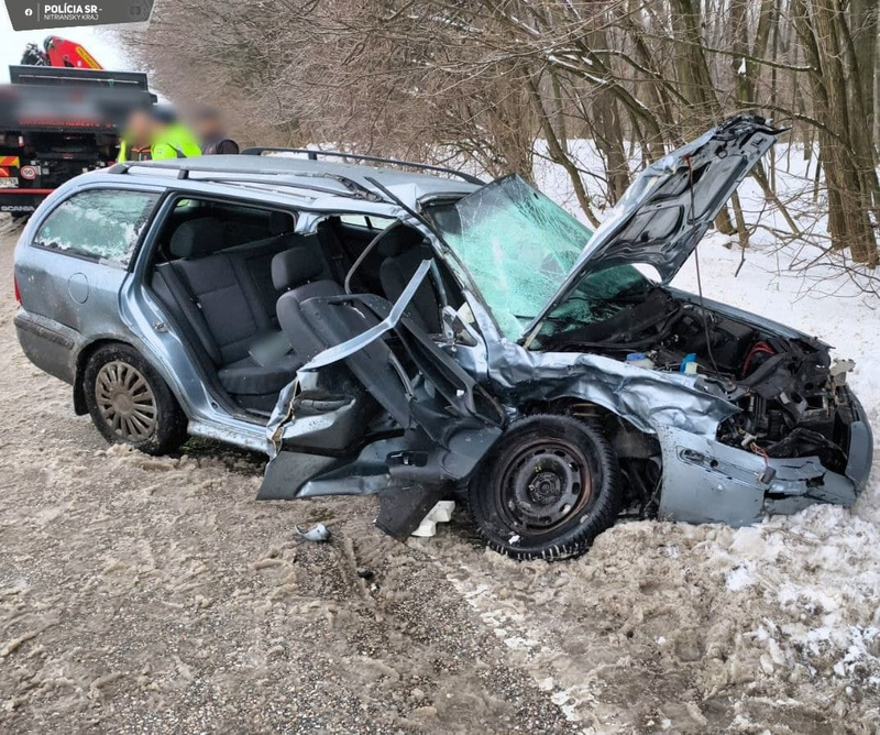 Dopravná nehoda v okrese Komárno, zdroj: Facebook/Polícia Slovenskej republiky