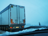 AKTUÁLNE: Sneženie už uzatvára prvé cesty na Slovensku. V noci bude ešte horšie