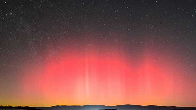 Polárna žiara na seba nechala čakať, napokon sa znovu ukázala v plnej nádhere