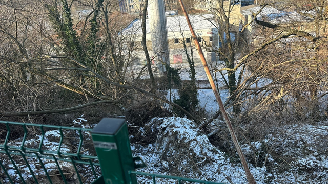 Vyhlásili mimoriadnu situáciu: V Hlohovci sa zosunul svah