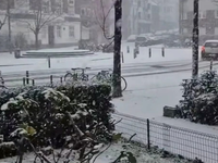 Európske metropoly prekvapil sneh. Návrat zimy zasiahol Paríž, Lille aj Brusel