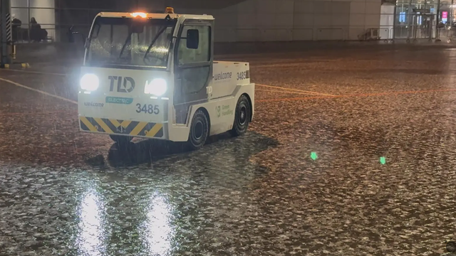 Poľadovica trápi vodičov aj pilotov. Problémy spôsobila na letisku v Poznani