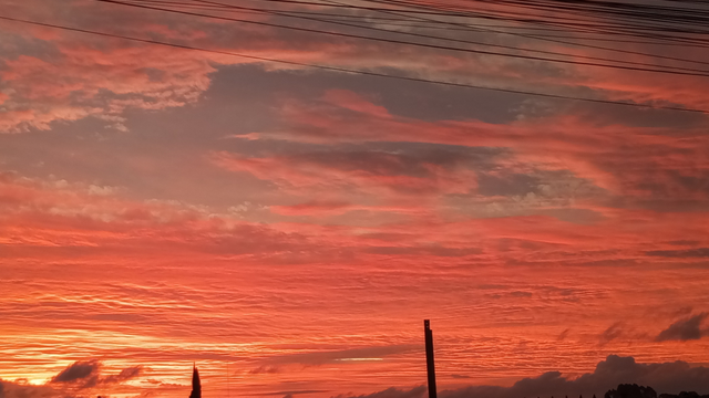 Prečo sa obloha pri západe slnka mení? Odpoveď vás prekvapí viac než samotné farby