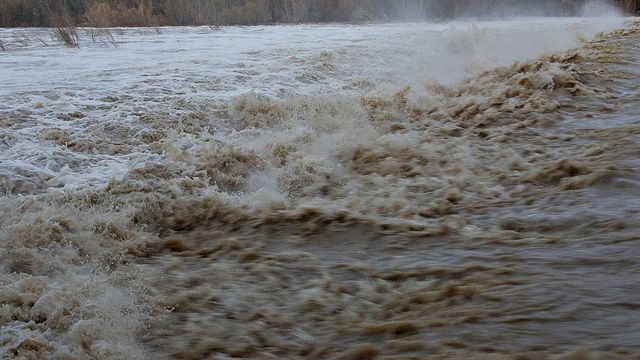 Rieky stúpajú a môžu sa rozvodniť. Sneh sa prudko topí a zrážky sú výdatné