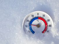 Mrazy v Poľsku majú už 41 obetí. Tisíce ľudí sú bez elektriny