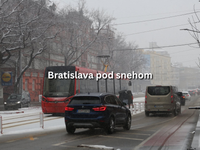 Bratislava je už zasnežená. Sneženie sa šíri naprieč Slovenskom