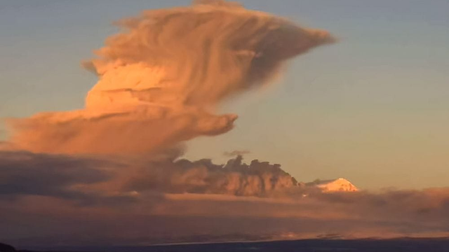 Na Kamčatke je zasa rušno. Vulkán Siveluch znova vybuchol