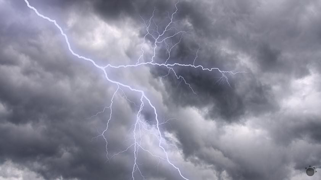 Na Slovensku hrozia aj prvé silnejšie BÚRKY. Kde a kedy sa môžu objaviť?