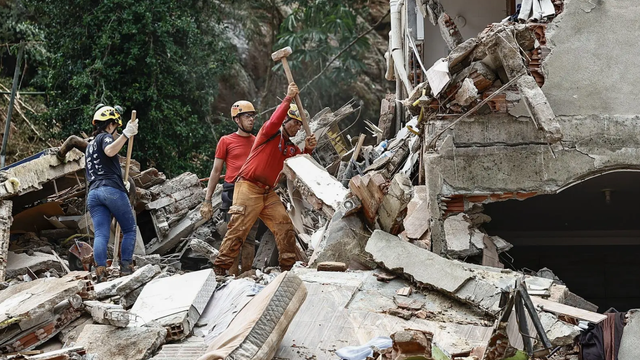 Katastrofa po nočných lejakoch: Ničivé zosuvy pôdy zavalili domy. Tie zmizli pod masami bahna