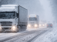 Snehu pribúda. Spolu s ním aj problémy v doprave