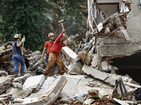 Katastrofa po nočných lejakoch: Ničivé zosuvy pôdy zavalili domy. Tie zmizli pod masami bahna