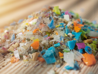 Šokujúce zistenie vedcov: Koncentrácia mikroplastov v ovzduší môže byť násobne vyššia