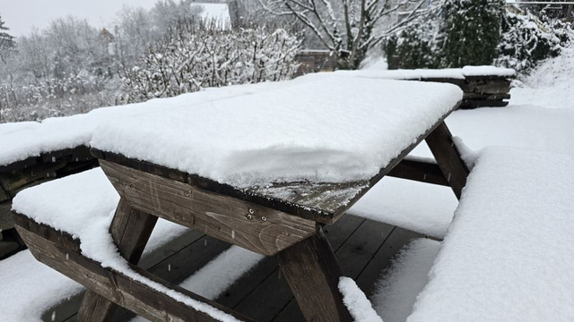 Zima ukazuje svoju silu. Nasnežilo už 10 cm, no to hlavné príde zajtra