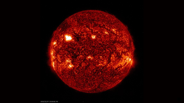 Na Slnku rastie obrovská škvrna: Vyvolala už desiatky slnečných erupcií za jediný deň
