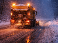 Sneženie komplikuje dopravu: Cesty sú neprejazdné, šmýkajú sa autá