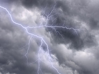 Na Slovensku hrozia aj prvé tohtoročné BÚRKY. Kde a kedy sa môžu objaviť?