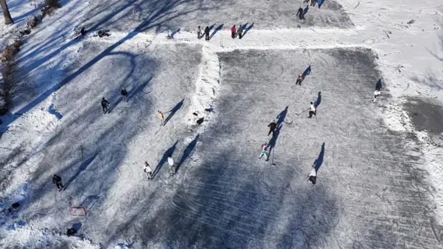 Zamrznuté plochy sú nevyspytateľné. Najmenej 9 detí zomrelo po rozlomení ľadu