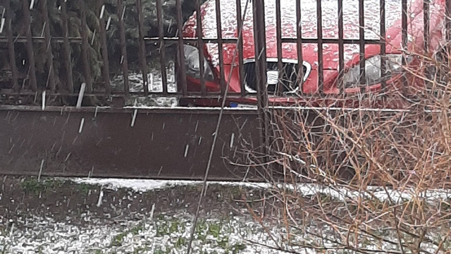 Búrlivo je aj dnes. Búrky prinášajú intenzívne krupobitie