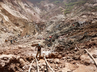 Obrovská tragédia: Zosuv pôdy mal zabiť viac ako 200 ľudí, medzi obeťami má byť aj 70 detí