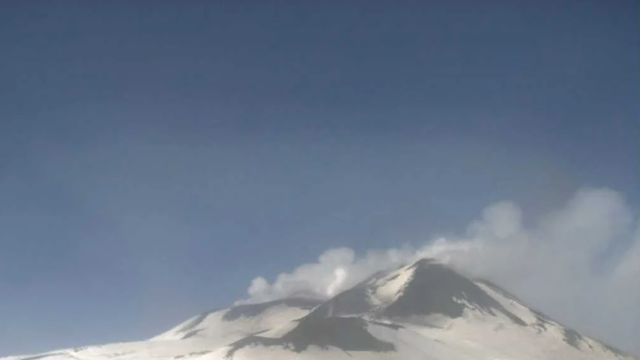 Etna sa opäť ozvala. Čo sa deje na najaktívnejšom vulkáne Európy?
