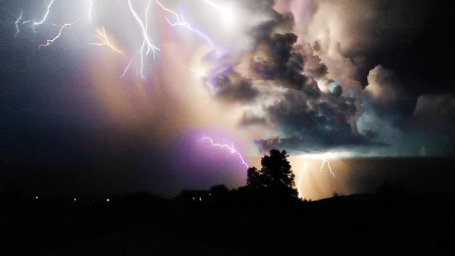 Búrková sezóna na Slovensku štartuje: Studený front dnes prinesie jarnú vlnu bleskov