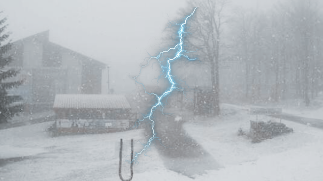 AKTUÁLNE: Búrky prekvapili Slovensko. V okolí Kremnice udrelo 20 bleskov, na Skalke sneží