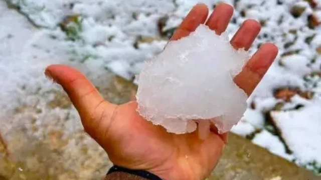 Sneh aj krupobitie prekvapilo sever Afriky. Toto v marci nečakali