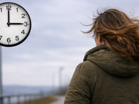 Spali sme o hodinu kratšie a lepšiu náladu nám nespraví ani počasie, to sa opäť pokazí. Platia výstrahy pred vetrom