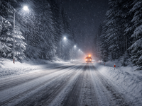 Sneženie opäť spôsobuje problémy na cestách. Do rána napadnú ďalšie centimetre snehu