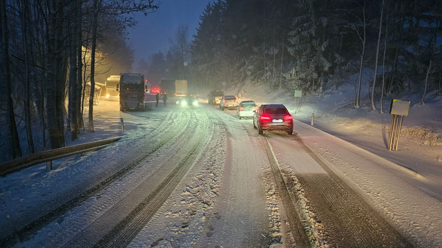 Donovaly pre husté sneženie uzavreli. Jazdite opatrne