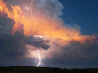 AKTUÁLNE: Udrelo už vyše 550 bleskov. Búrka postupuje za hranicami Slovenska