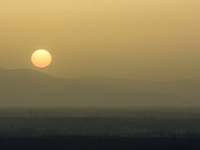 Bude ho ešte viac. Autá ani od prachu neumývajte