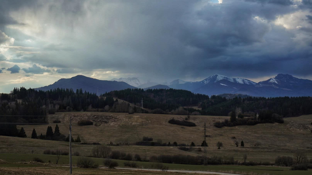 Počasie na piatok 13. marca: Búrky vystrieda sneženie na horách