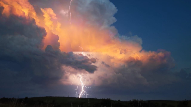 AKTUÁLNE: Udreli prvé blesky. Na Slovensku štartujú jarné búrky