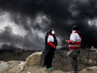 Irán po útokoch na ropné zariadenia čelí „toxickému dažďu“. Pre ľudí je nebezpečný