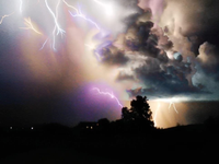 Búrková sezóna na Slovensku štartuje: Studený front dnes prinesie jarnú vlnu bleskov