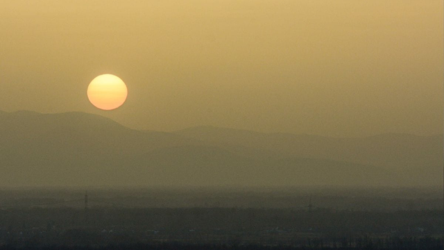 Bude ho ešte viac. Autá ani od prachu neumývajte