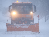 Intenzívne sneženie odrezalo od sveta žiakov na školskom výlete. V noci pocítili aj zemetrasenie