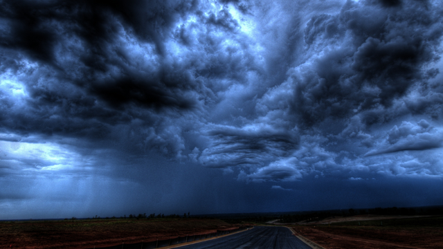Búrky čoskoro dorazia aj nad Slovensko. Studený front je už za dverami. Teraz čakajte TOTO