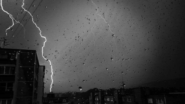 Za hranicami Slovenska máme búrky. Niekde teraz príde aj sneh