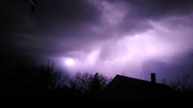 Na Slovensku udrelo už viac ako 1000 bleskov. Ďalšie búrky hrozia