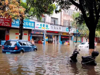 Čínske mesto zaplavila voda. Za deň tam spadlo 270 mm zrážok