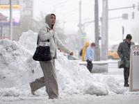 Zomreli traja ľudia, zima prudko udrela na časť Európu. Sneh zasypal aj Moskvu, čo je veľmi nezvyčajné