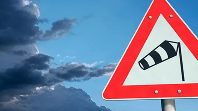 Vietor teraz zosilnie, výstraha 2. stupňa začína platiť. Hory zasiahne orkán