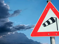 Vietor teraz zosilnie, výstraha 2. stupňa začína platiť. Hory zasiahne orkán